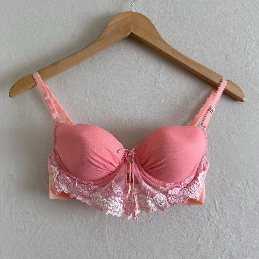 ⚡️10$ sale⚡️ Vintage Levante Italy Pink Lace Bra Size 36A